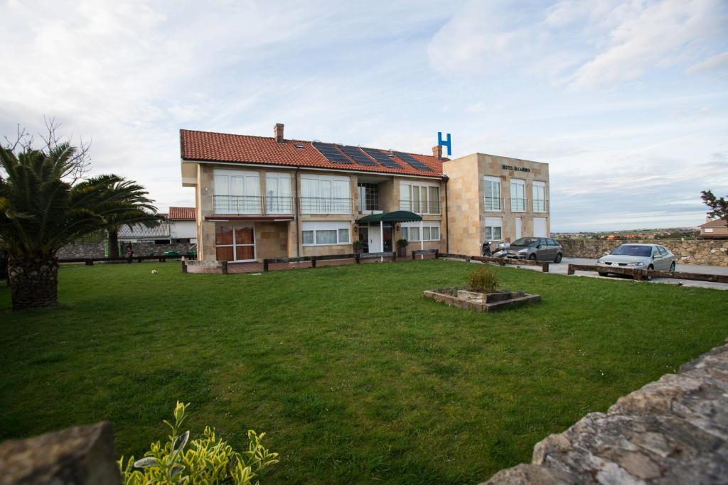 Alcamino Hotel *